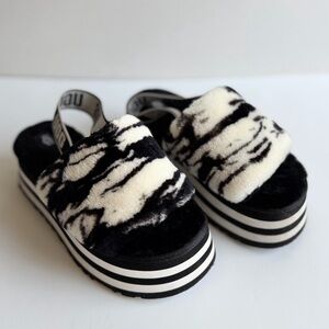 UGG Womens Platform Disco Marble Black White Slide Sandal Slipper Wool Size 8